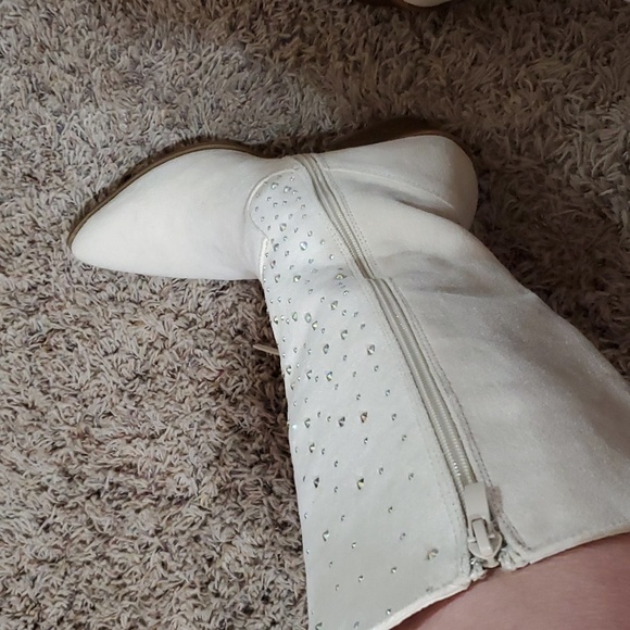Fringe cream boots with BLING. NWOT! - Picture 2 of 9